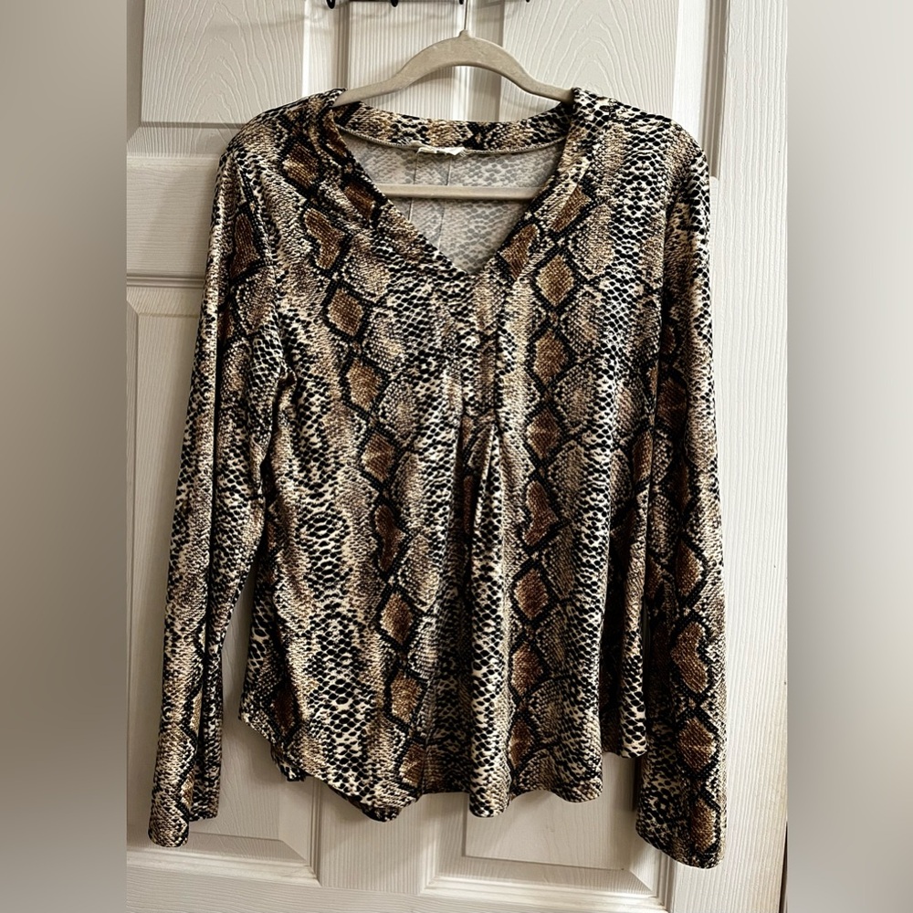 ENTRO~Snakeskin Pattern Blouse in Black and Brown~S